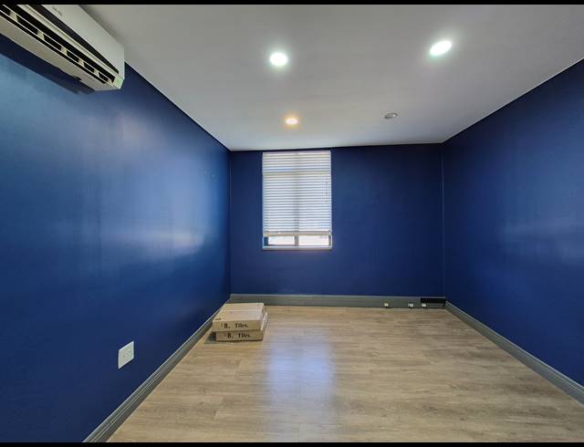 15M² OFFICE TO LET IN DUNKELD WEST